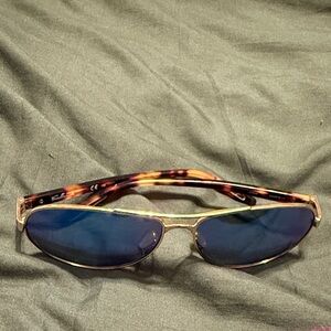 Oakley Tortoiseshell Frame Sunglasses with Blue Lenses with case